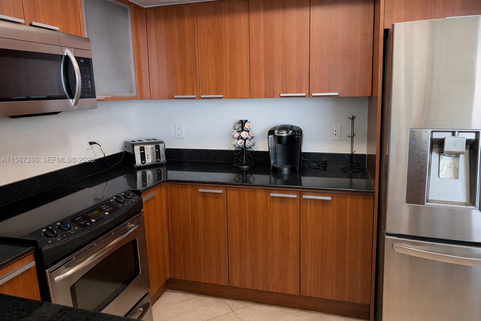 LA PERLA CONDO - Residential Lease