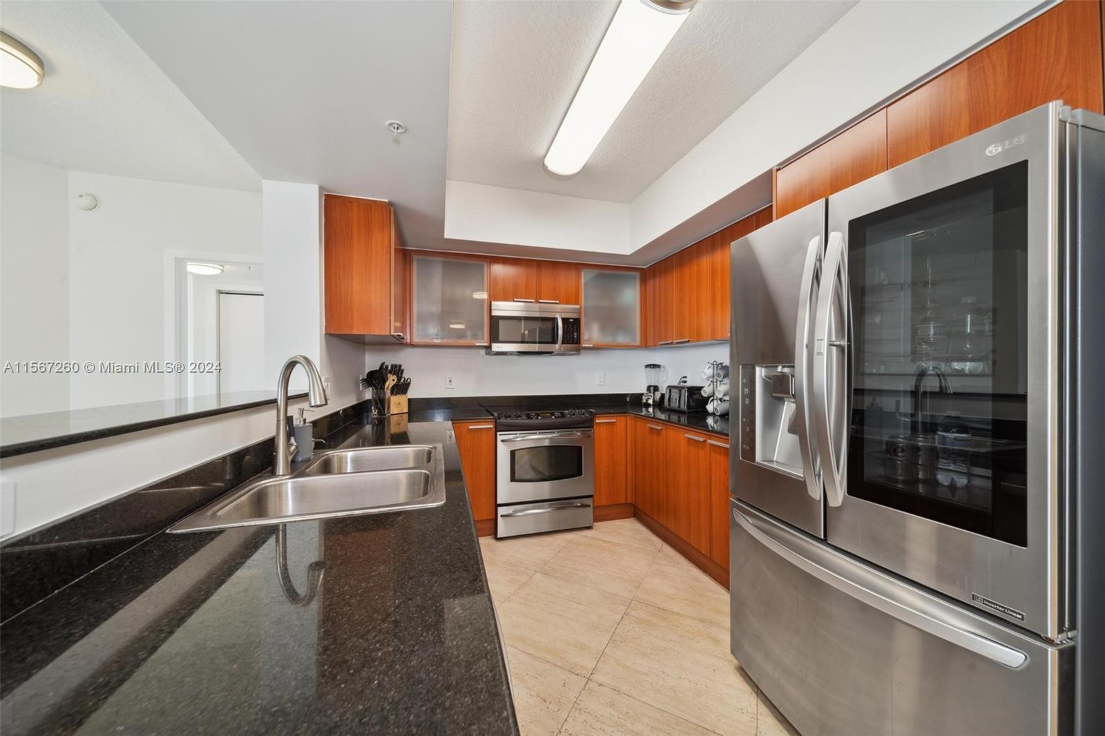 LA PERLA CONDO - Residential Lease