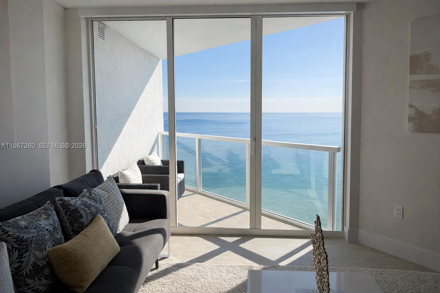 LA PERLA CONDO - Residential Lease