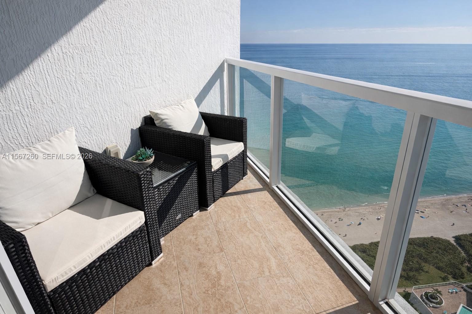LA PERLA CONDO - Residential Lease