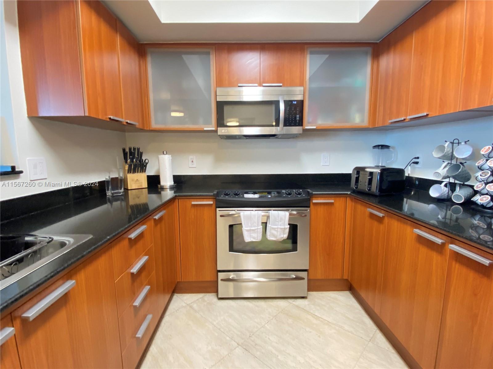 LA PERLA CONDO - Residential Lease