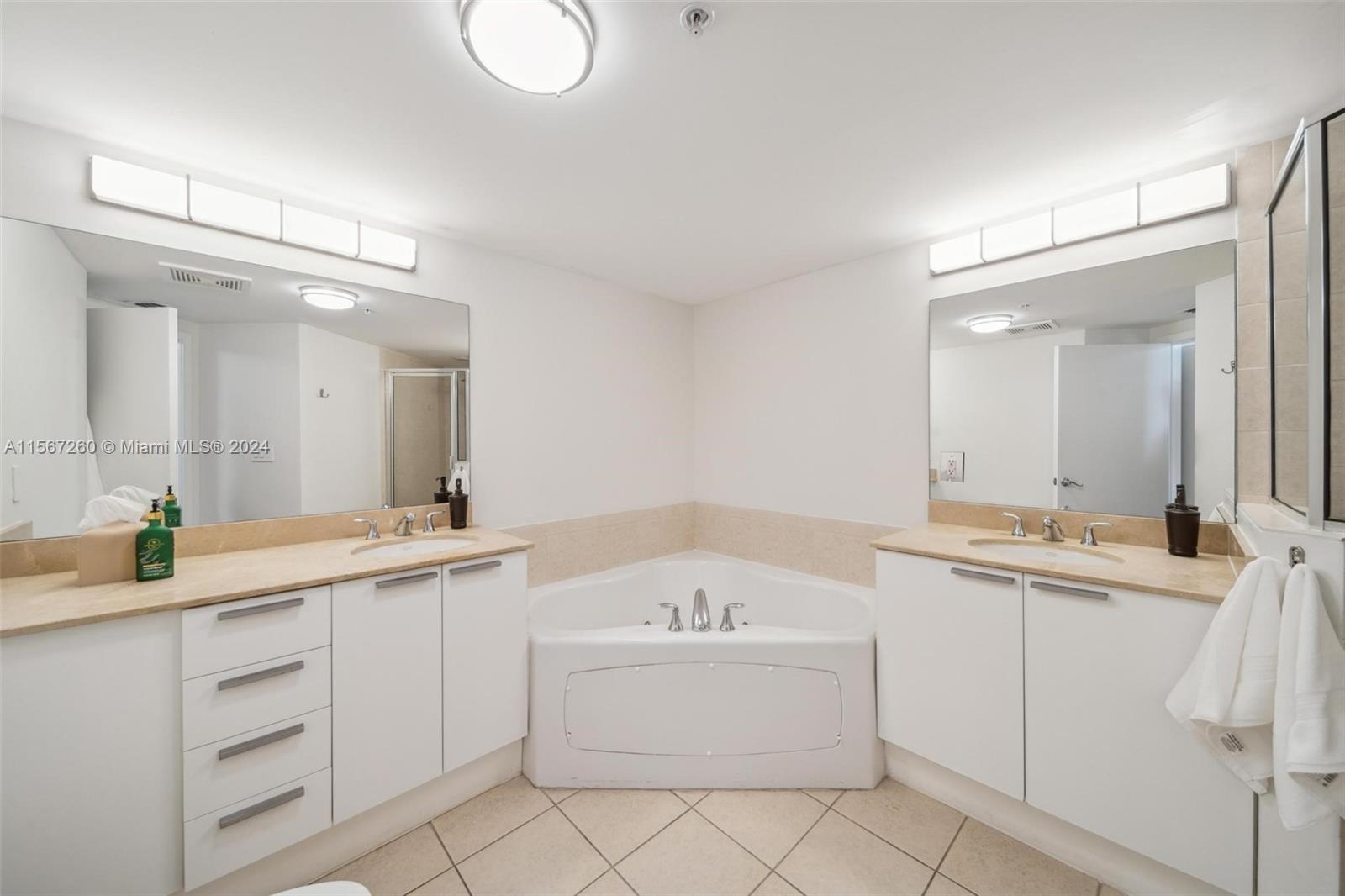 LA PERLA CONDO - Residential Lease