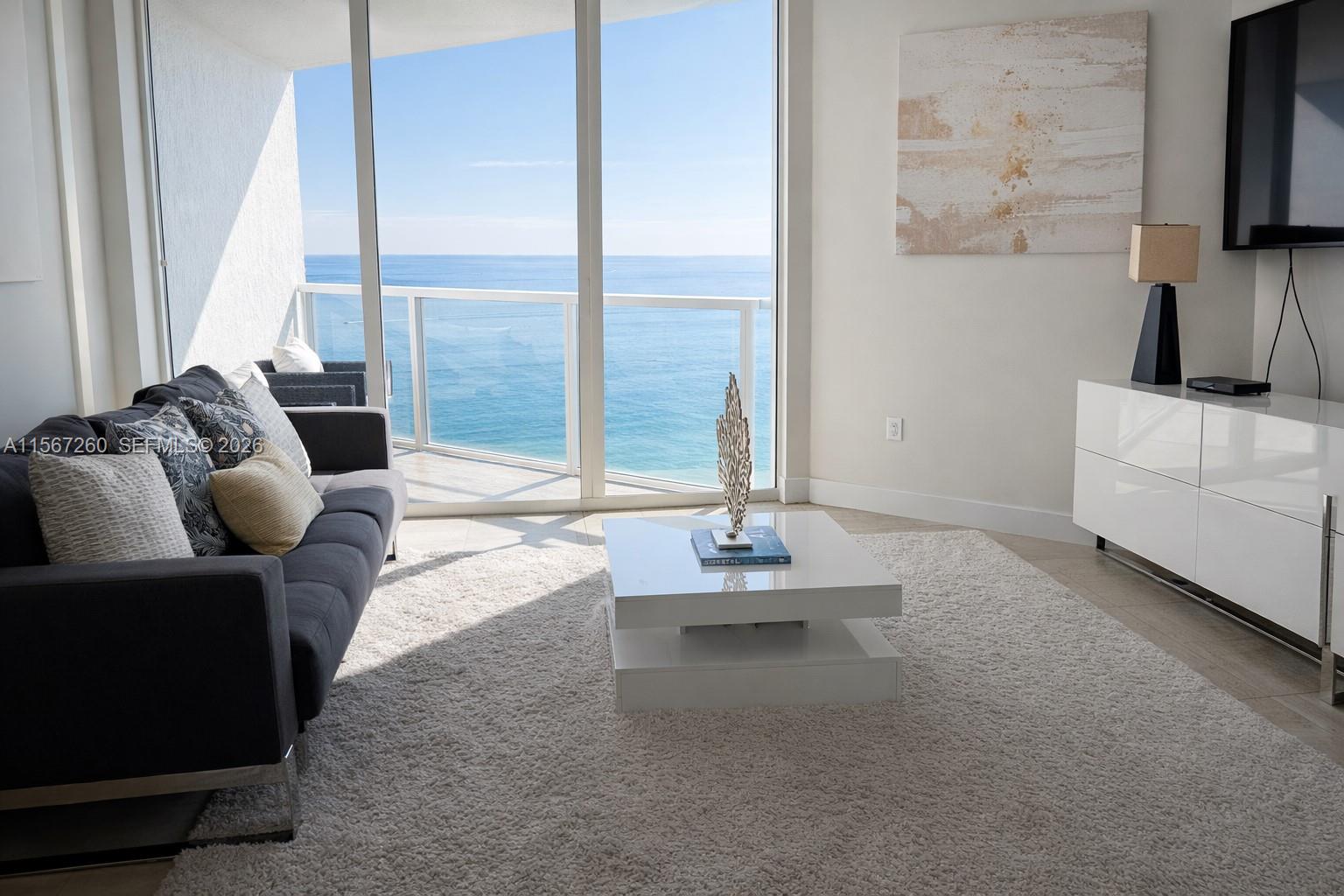 LA PERLA CONDO - Residential Lease