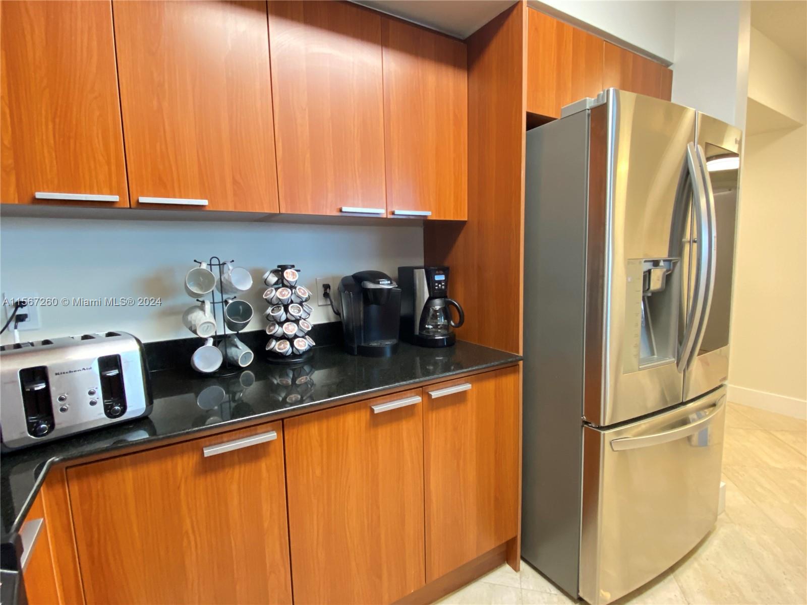 LA PERLA CONDO - Residential Lease