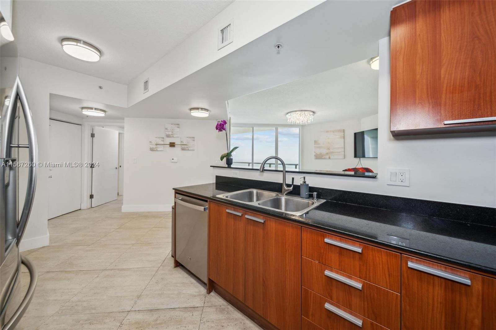 LA PERLA CONDO - Residential Lease