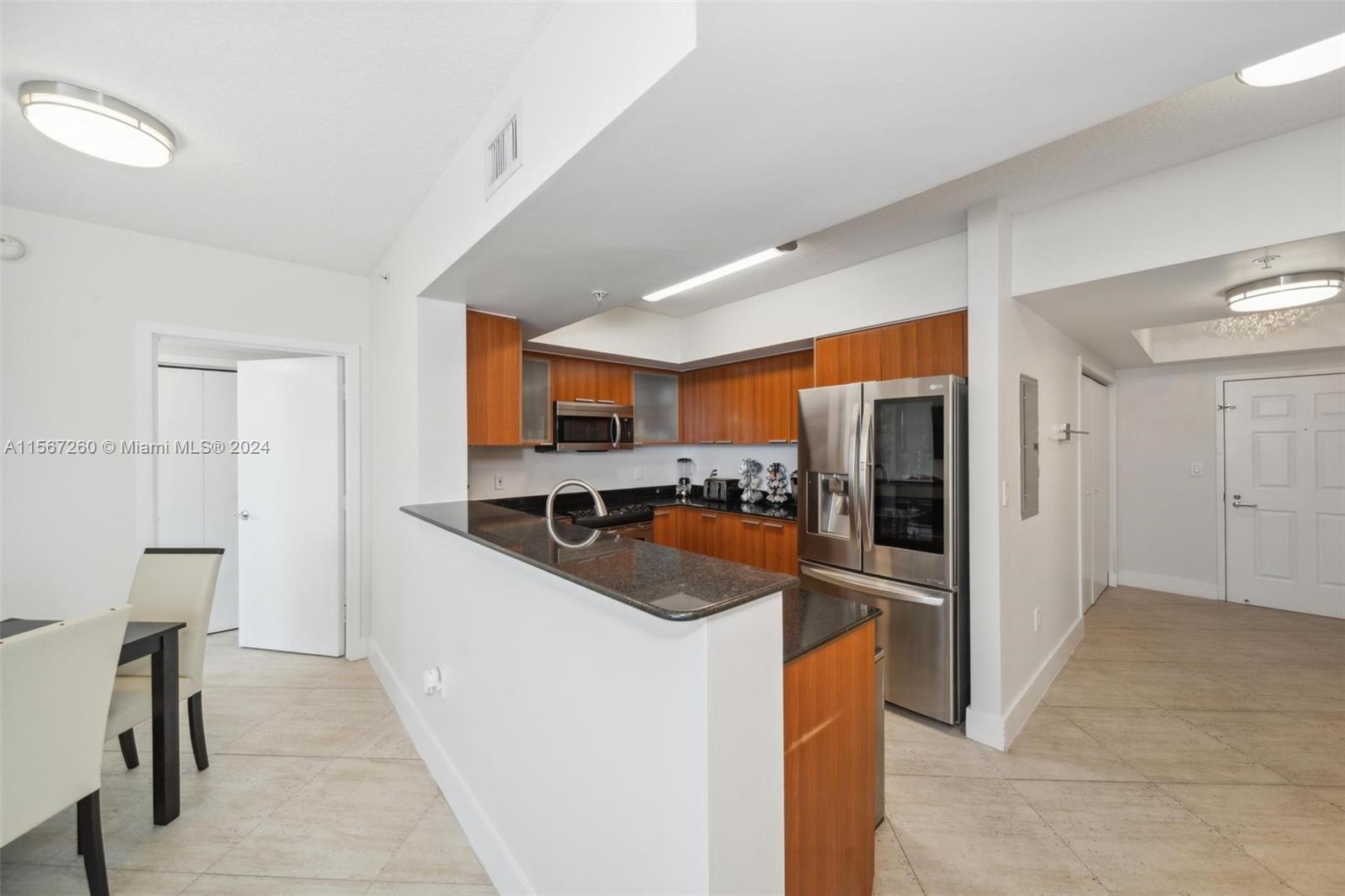 LA PERLA CONDO - Residential Lease