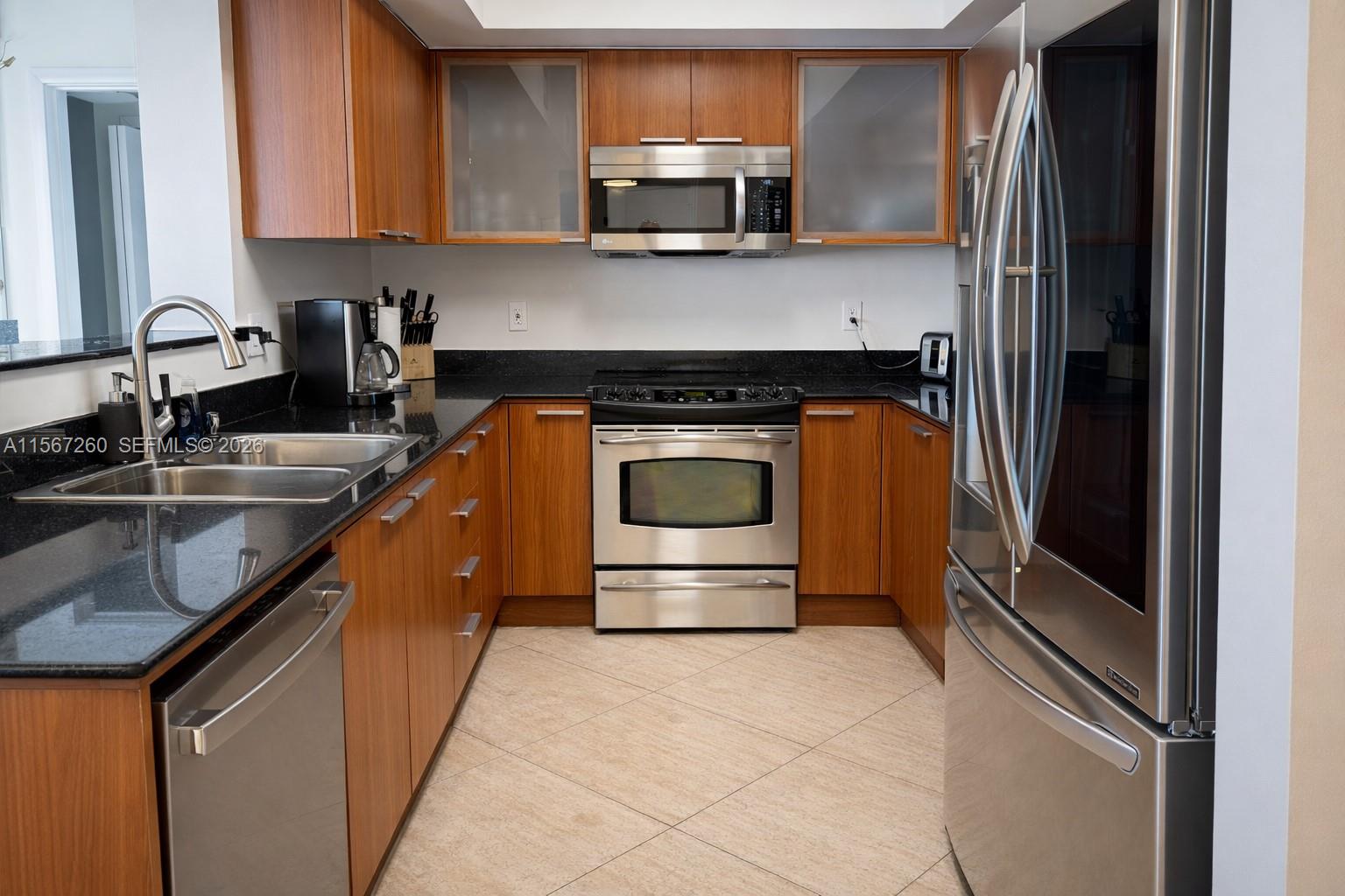 LA PERLA CONDO - Residential Lease