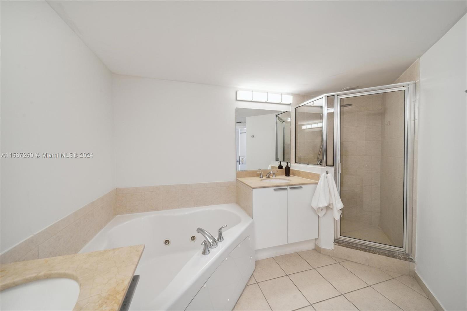 LA PERLA CONDO - Residential Lease