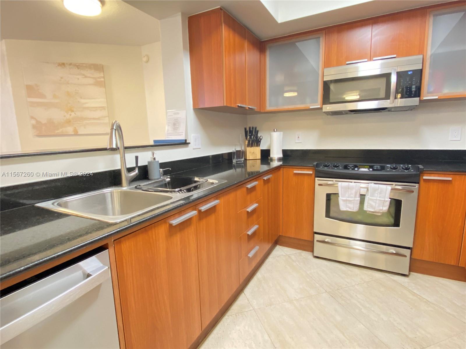 LA PERLA CONDO - Residential Lease