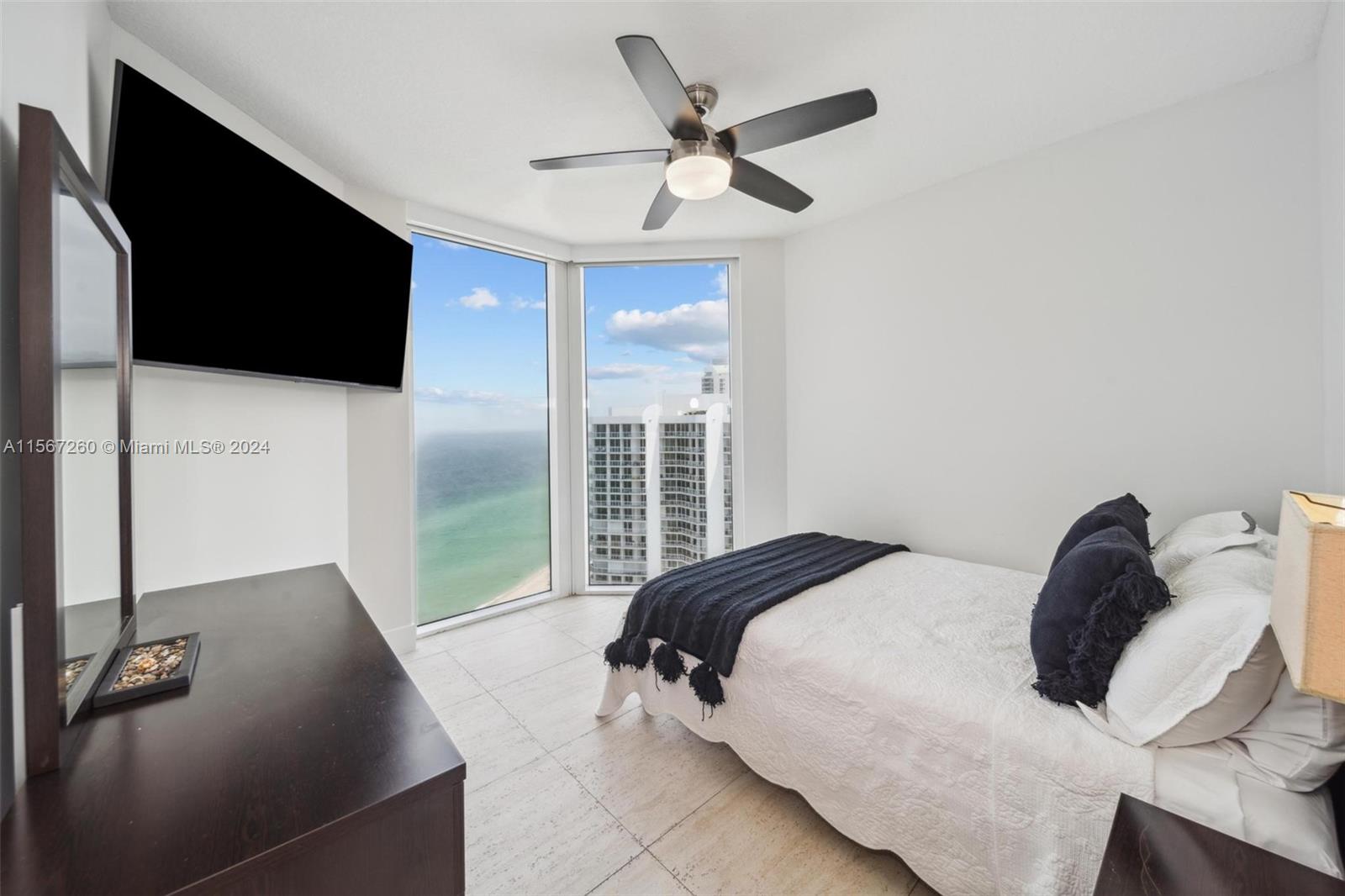 LA PERLA CONDO - Residential Lease