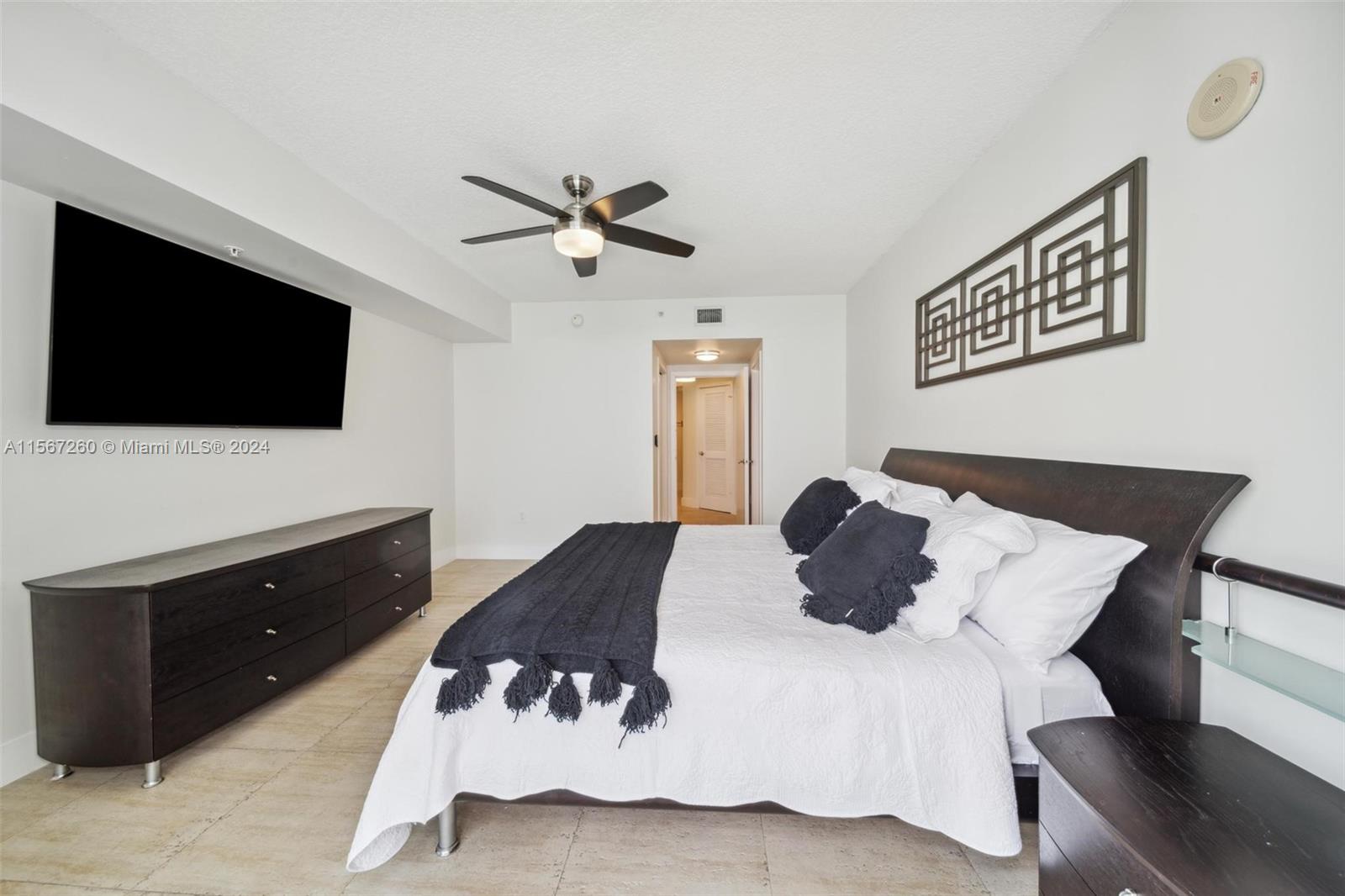 LA PERLA CONDO - Residential Lease