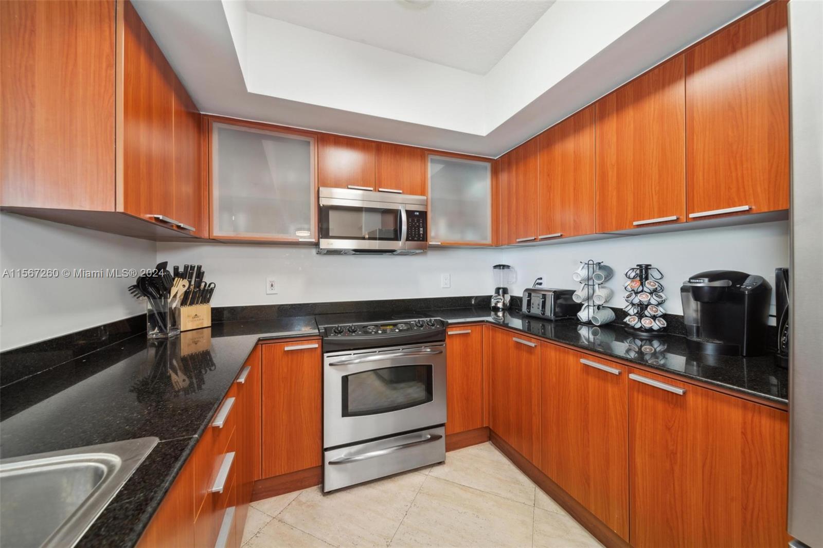 LA PERLA CONDO - Residential Lease