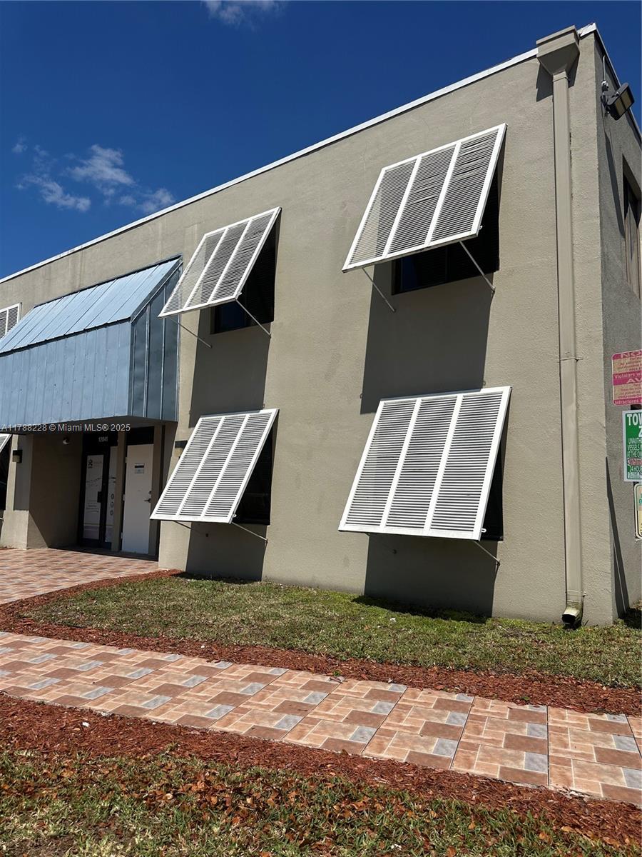 Unlock the potential of this 2,190 sq ft office-warehouse combo in Kendall, offering unmatched flexibility and convenience. This property features multiple private entrances, making it ideal for a variety of business uses. The first level includes a functional warehouse/storage area with a high bay door for easy loading and unloading, while the upper level provides office space perfect for administration, client meetings, or creative work. Also available for MONTH TO MONTH RENT at $3200
With easy access to the Florida Turnpike and major roadways, this space ensures excellent connectivity for operations, deliveries, and clients.