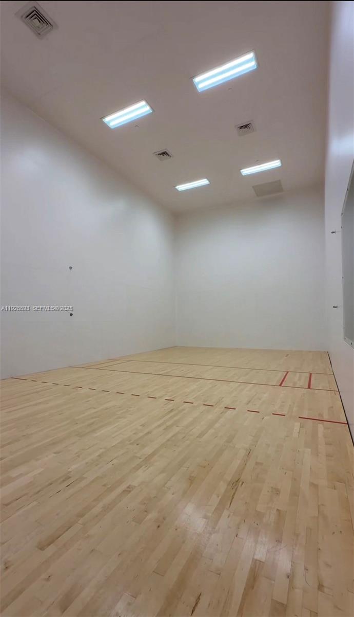 THE HARBOUR NORTH CONDO - Residential Lease