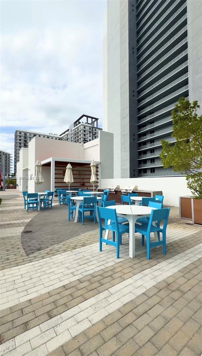 THE HARBOUR NORTH CONDO - Residential Lease