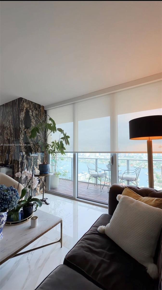 THE HARBOUR NORTH CONDO - Residential Lease