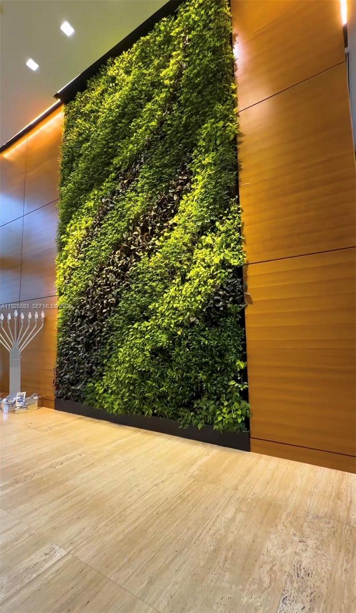 THE HARBOUR NORTH CONDO - Residential Lease