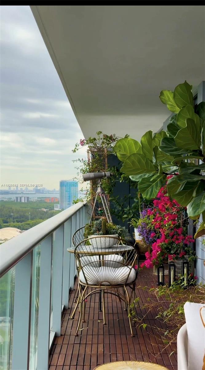 THE HARBOUR NORTH CONDO - Residential Lease