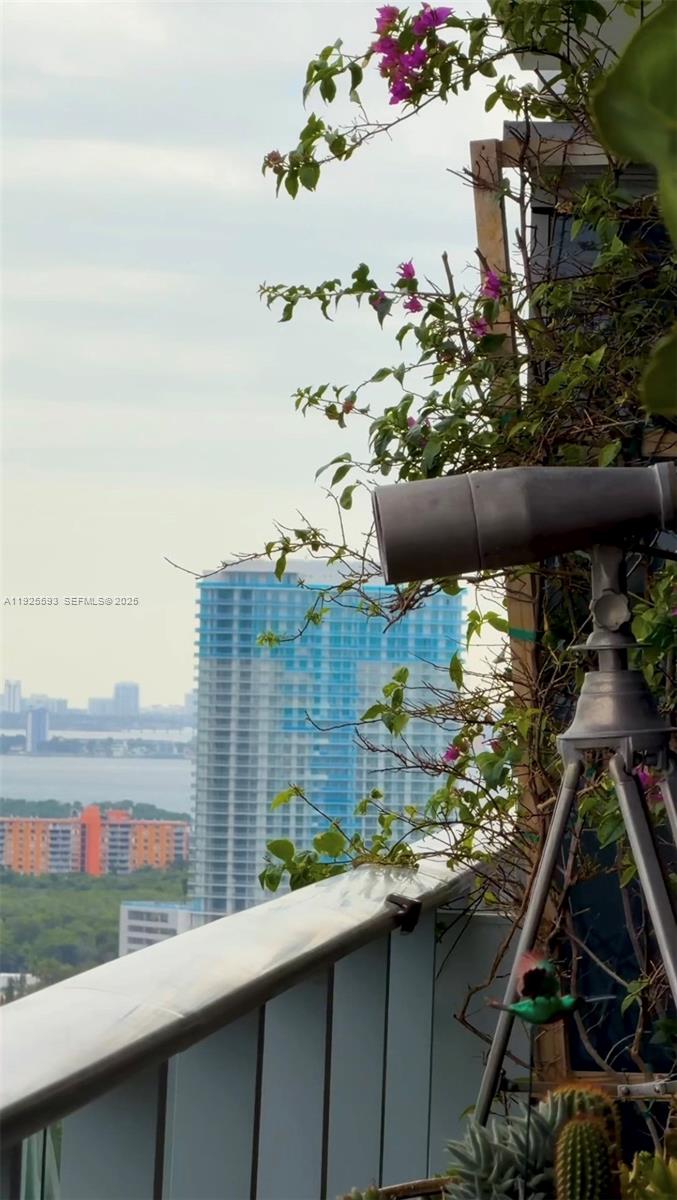 THE HARBOUR NORTH CONDO - Residential Lease