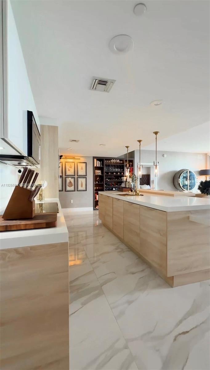 THE HARBOUR NORTH CONDO - Residential Lease