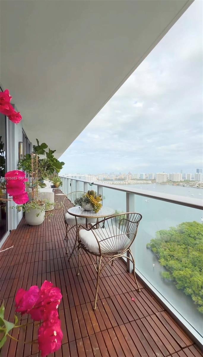 THE HARBOUR NORTH CONDO - Residential Lease