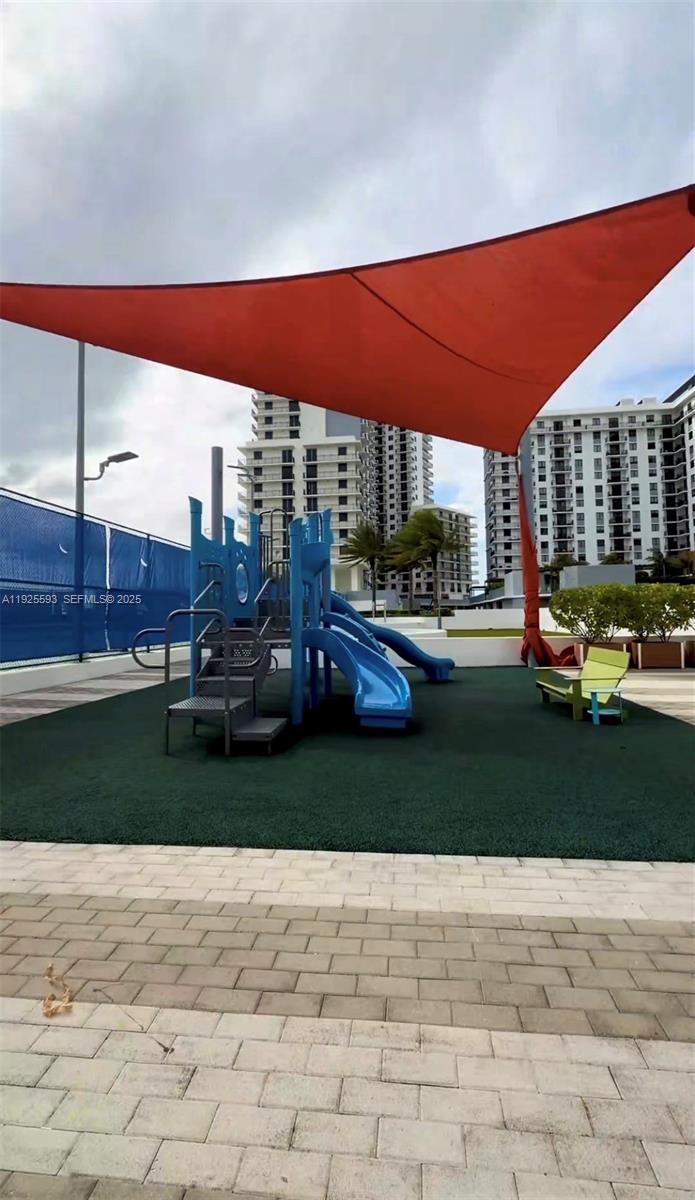 THE HARBOUR NORTH CONDO - Residential Lease