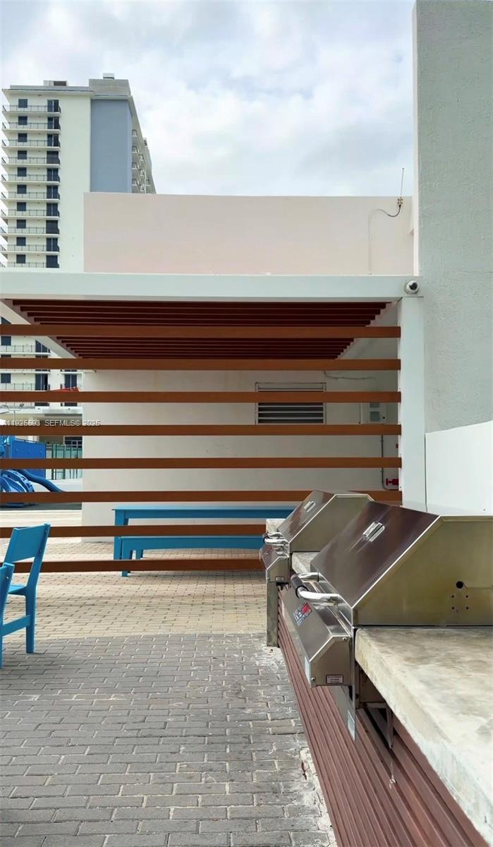 THE HARBOUR NORTH CONDO - Residential Lease