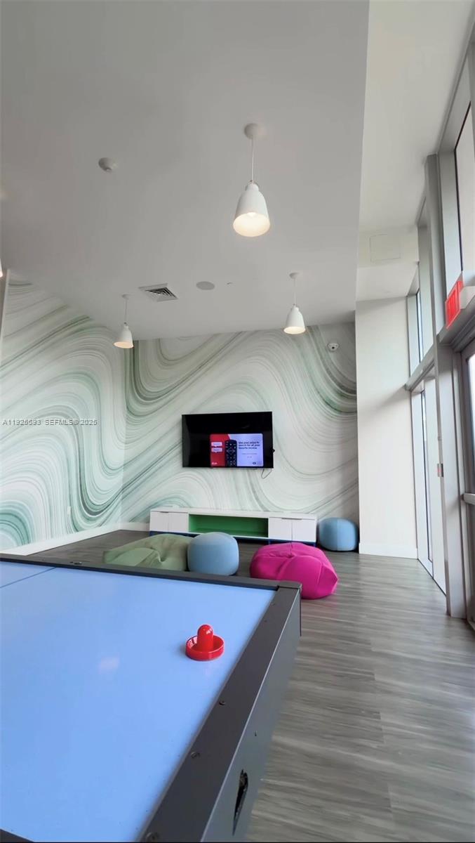 THE HARBOUR NORTH CONDO - Residential Lease