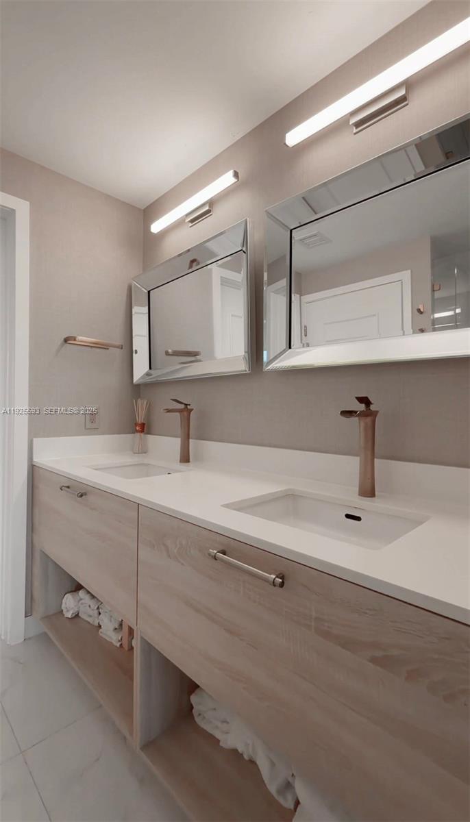 THE HARBOUR NORTH CONDO - Residential Lease