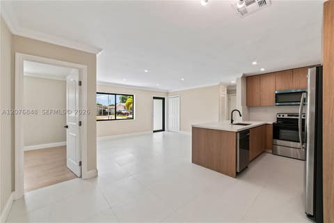 Tiny photo for 220 N 69th Ter, Hollywood, FL 33024 (MLS # A12076848)