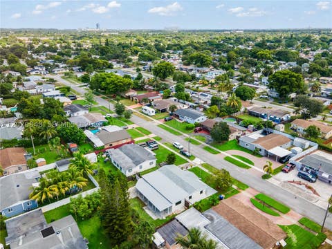 Tiny photo for 220 N 69th Ter, Hollywood, FL 33024 (MLS # A12076848)