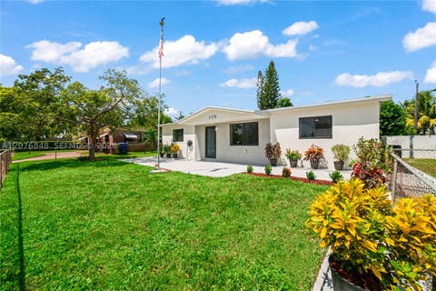 Tiny photo for 220 N 69th Ter, Hollywood, FL 33024 (MLS # A12076848)