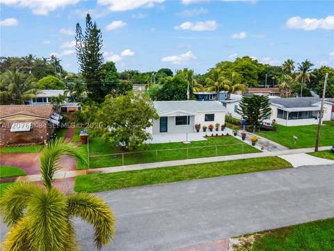 Tiny photo for 220 N 69th Ter, Hollywood, FL 33024 (MLS # A12076848)