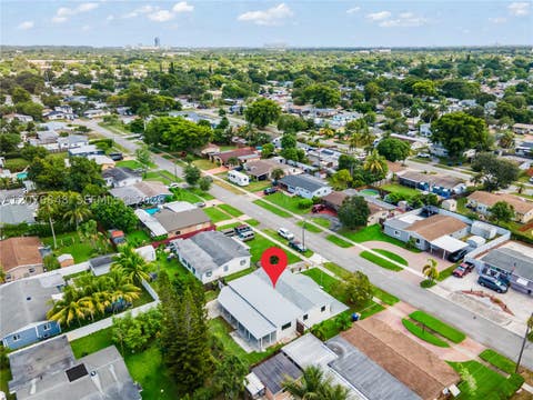 Tiny photo for 220 N 69th Ter, Hollywood, FL 33024 (MLS # A12076848)