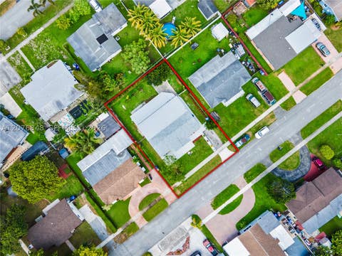 Tiny photo for 220 N 69th Ter, Hollywood, FL 33024 (MLS # A12076848)