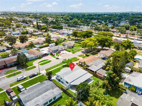 Tiny photo for 220 N 69th Ter, Hollywood, FL 33024 (MLS # A12076848)