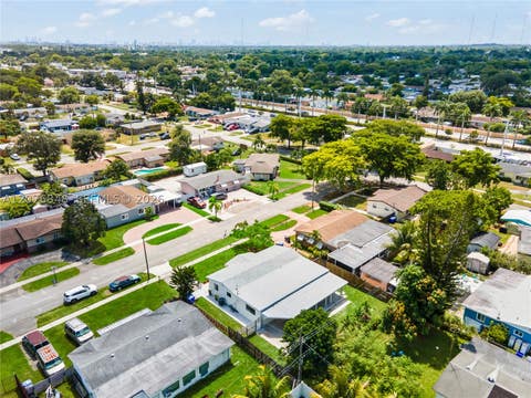 Tiny photo for 220 N 69th Ter, Hollywood, FL 33024 (MLS # A12076848)
