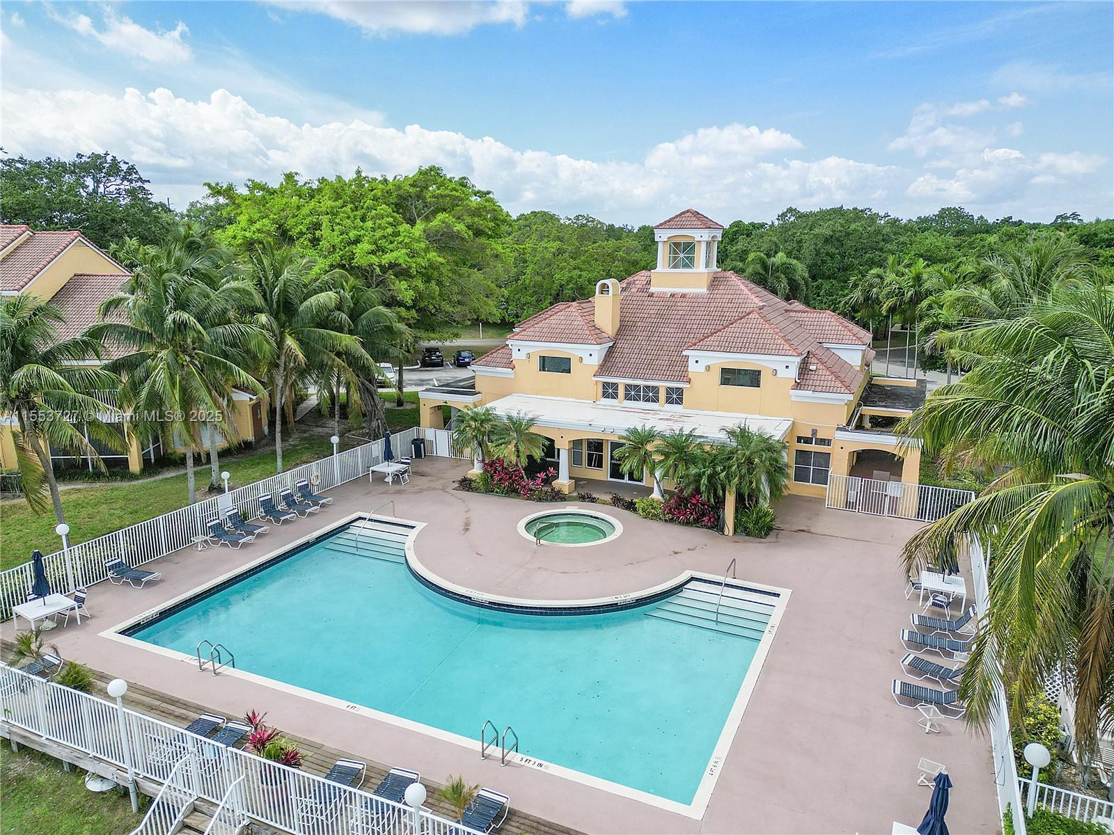 Property for Sale at 2622 Nw 33rd St 2002, Oakland Park, Miami-Dade County, Florida - Bedrooms: 1 
Bathrooms: 1  - $185,000