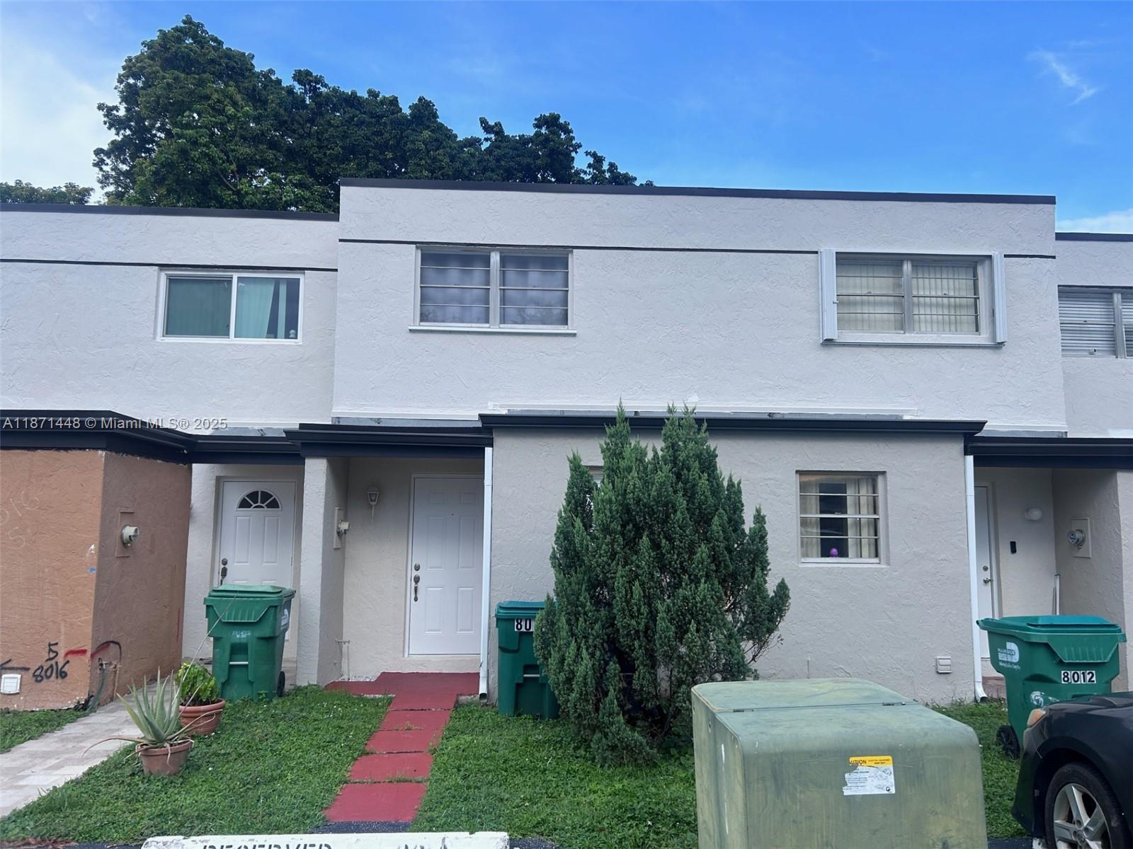 Cozy Villa in Kendall 2 Master bedrooms. Private patio