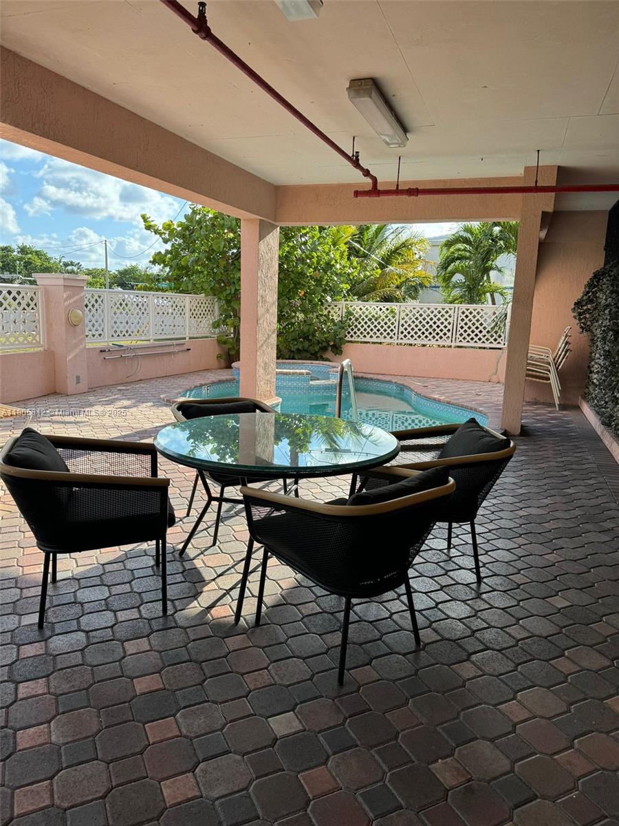 8816 Collins Ave 304