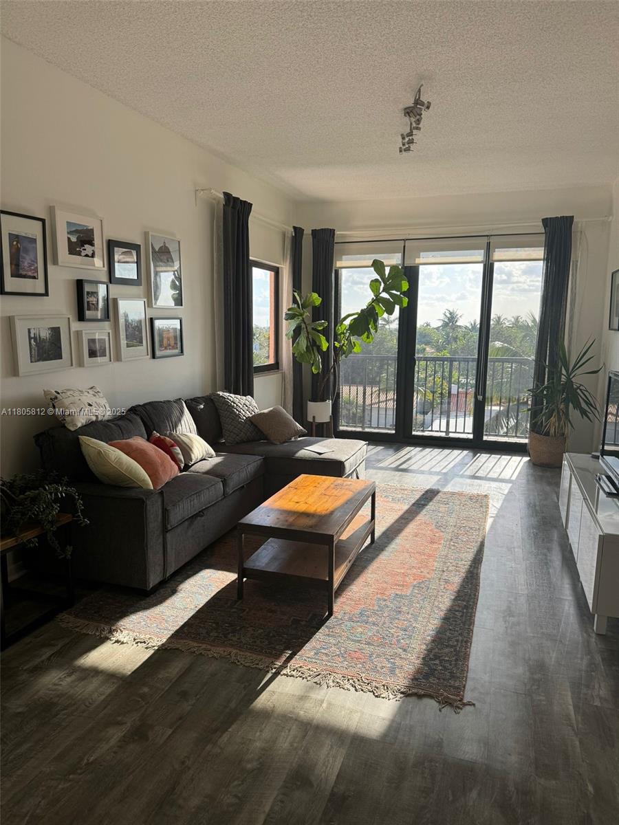 8816 Collins Ave 304