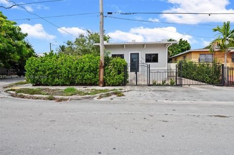 Photo of 944 SW 10th Ave, Miami, FL 33130 (MLS # A11886392)