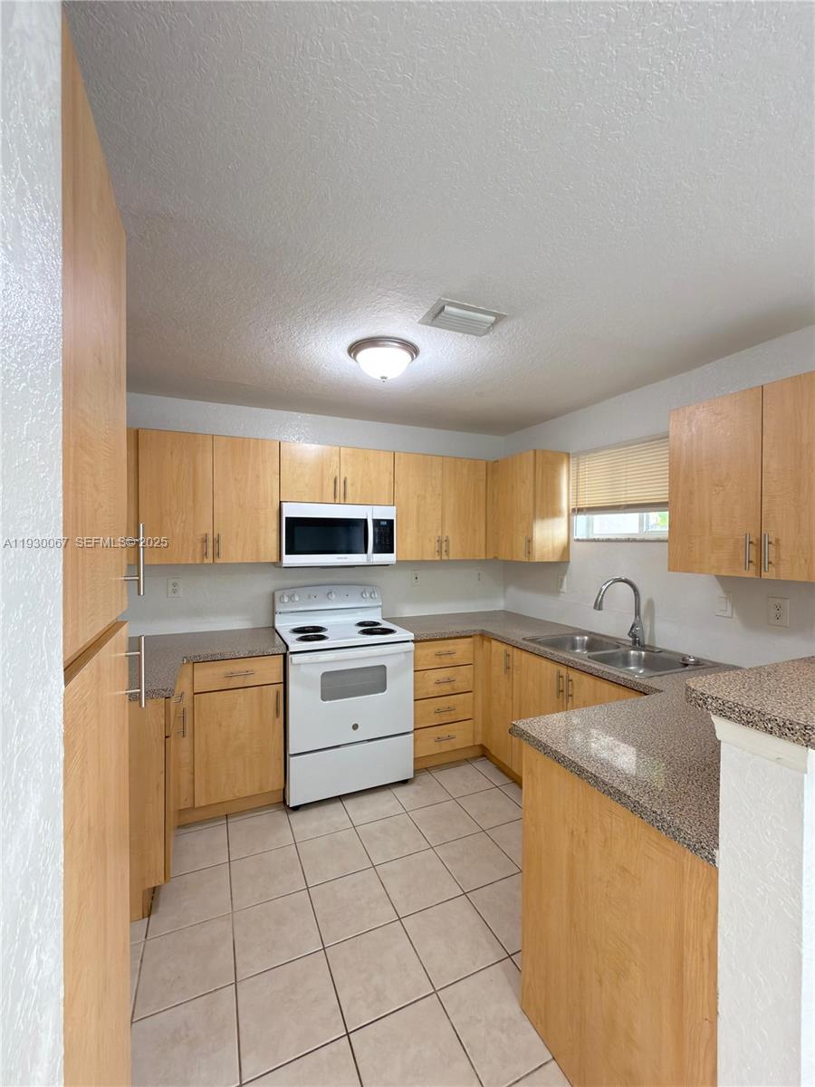 HAMILTON PLACE - Residential Lease