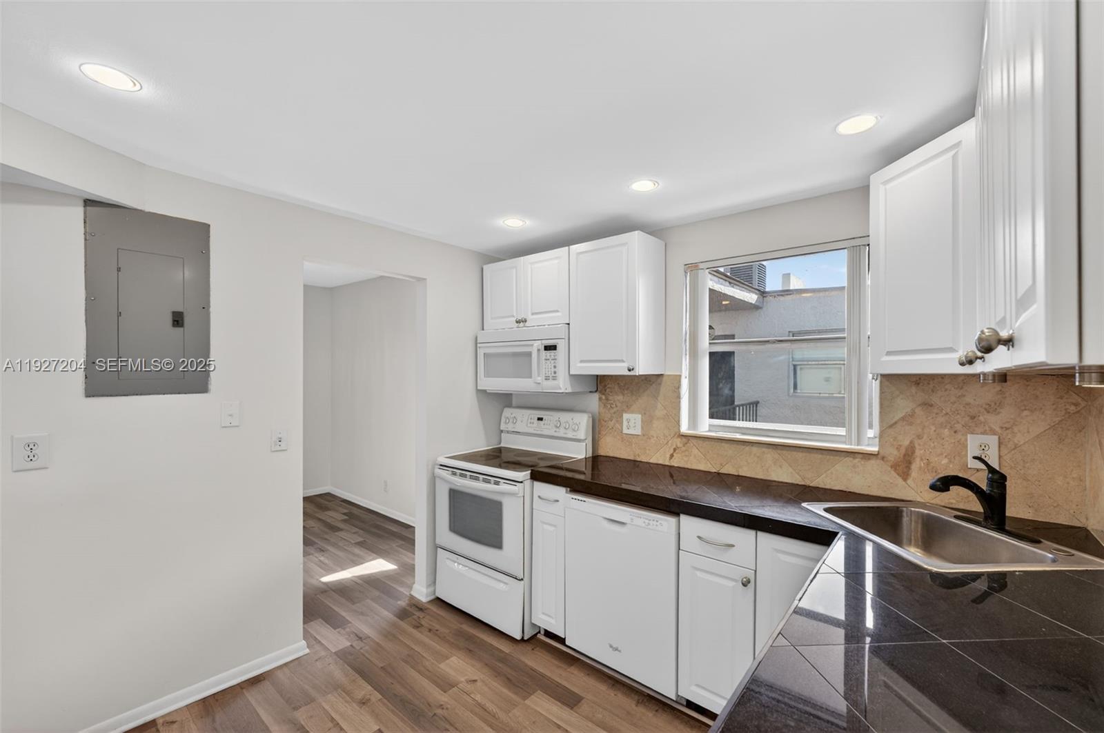 View photos, virtual tours, details... 3100 Riverside Dr 305