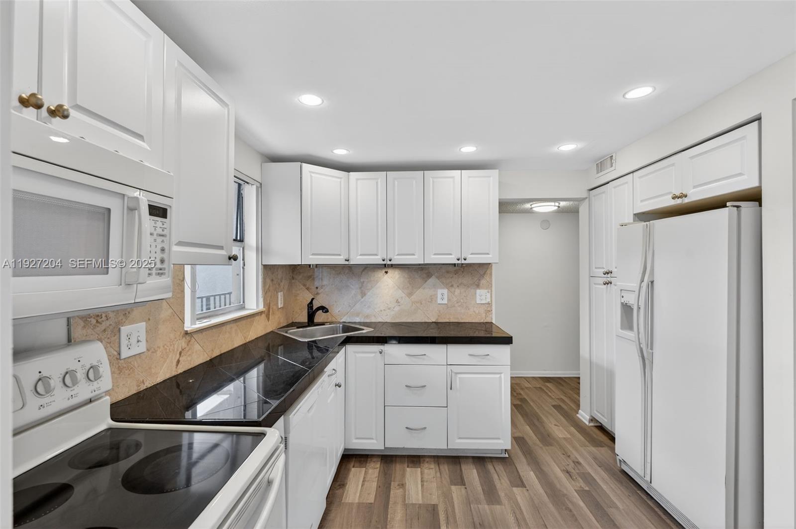 View photos, virtual tours, details... 3100 Riverside Dr 305