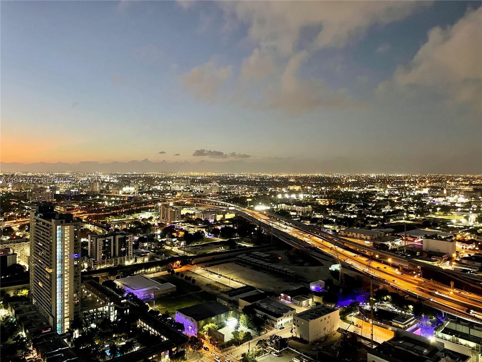 PARAMOUNT WORLDCENTER - Residential