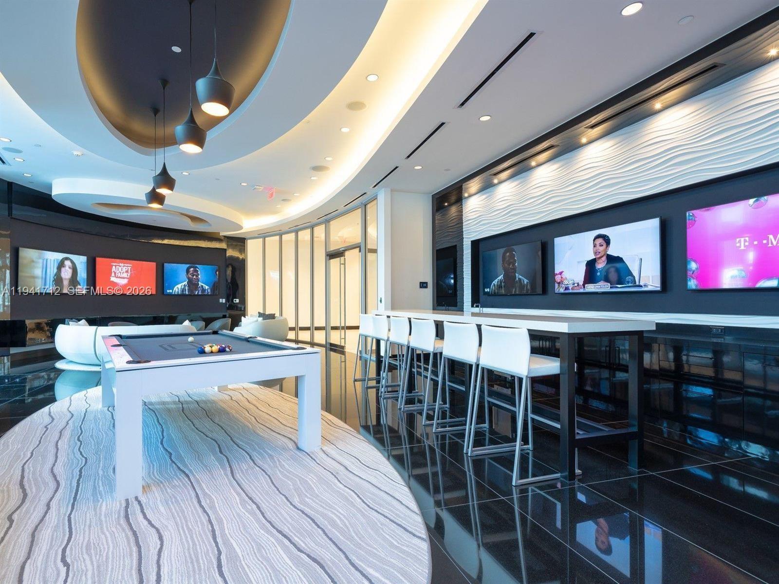 PARAMOUNT WORLDCENTER - Residential