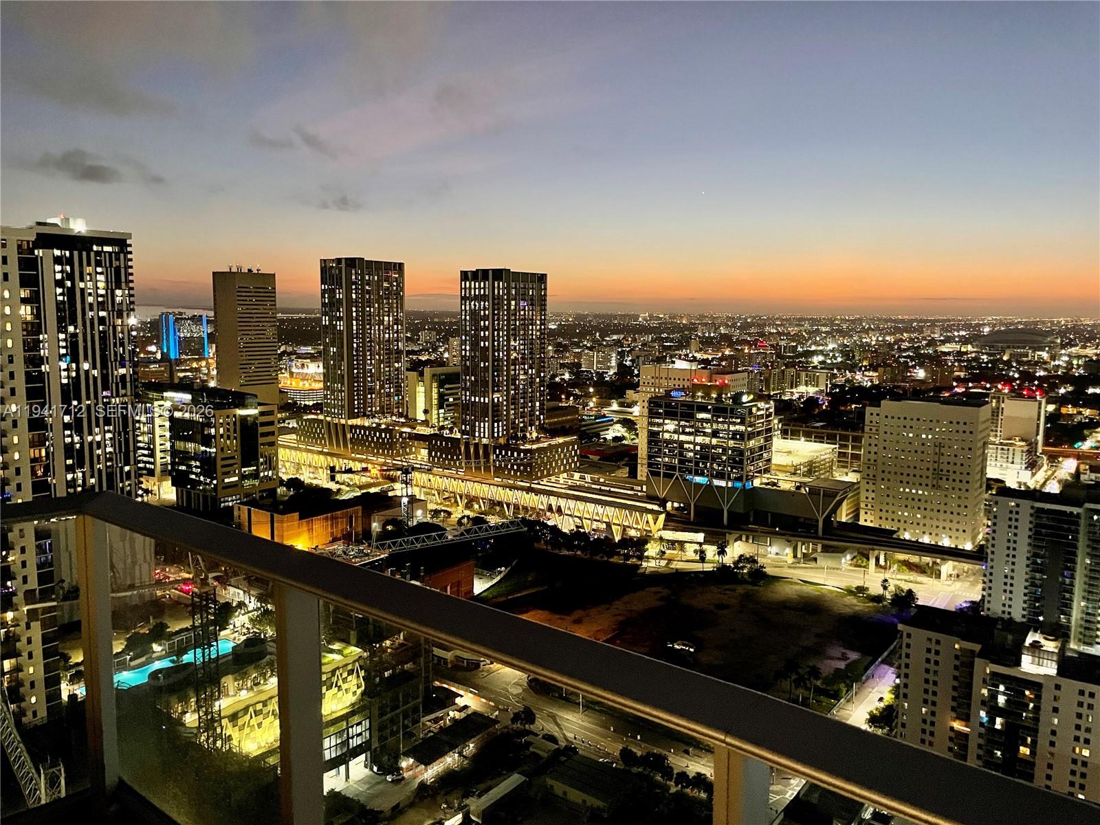 PARAMOUNT WORLDCENTER - Residential