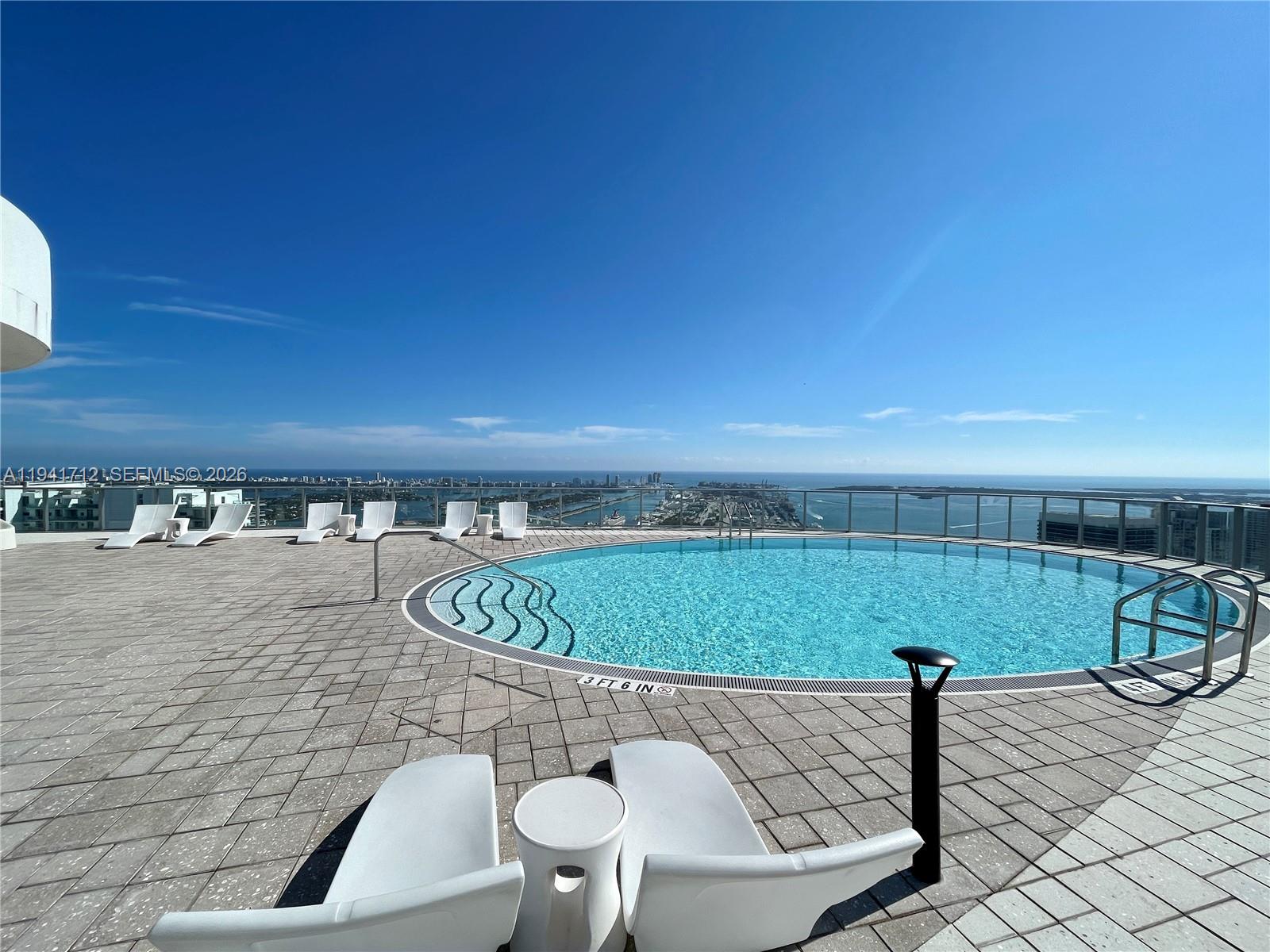 PARAMOUNT WORLDCENTER - Residential