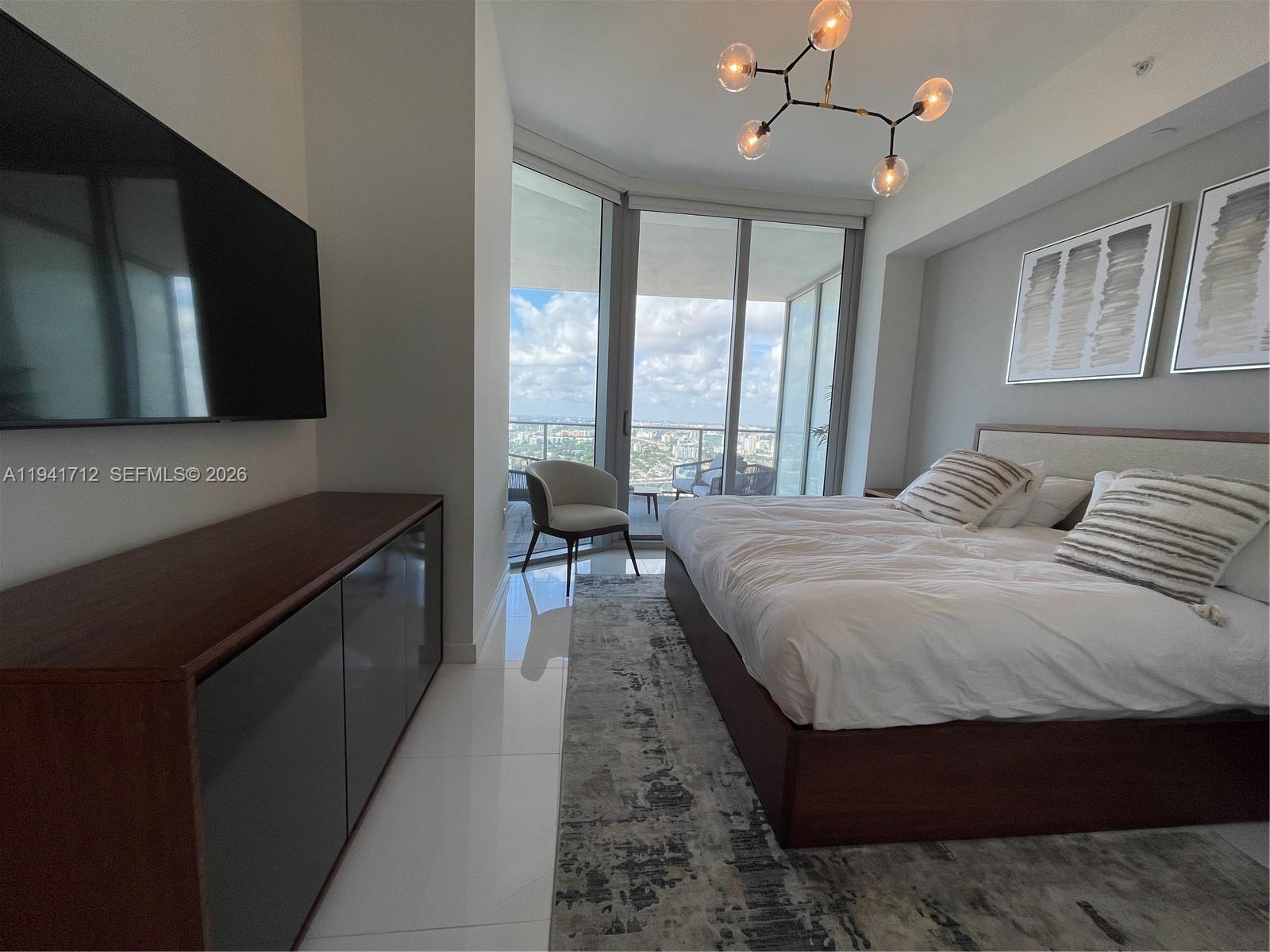 PARAMOUNT WORLDCENTER - Residential